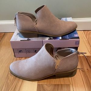 Low ankle boots